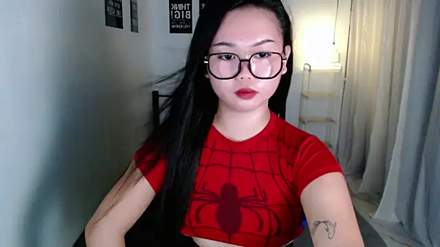 Snapshot of Vivorey_Leighn chatting on 5, 7, 2026 Vivorey Leighn online show from 5, 7, 2026