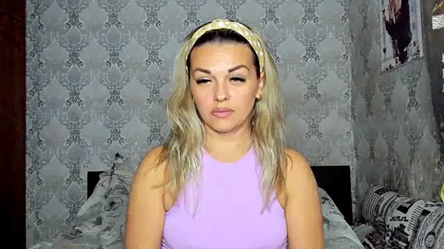 NicoletMoore online show from 22, 9, 2025