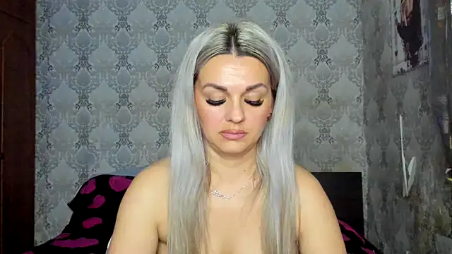 NicoletMoore online show from 11, 3, 2025