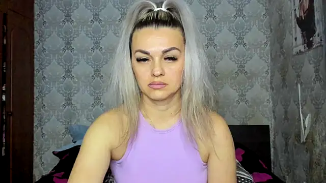 NicoletMoore online show from 21, 3, 2025