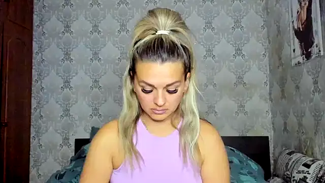 NicoletMoore online show from 14, 10, 2025