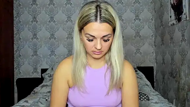 NicoletMoore online show from 10, 11, 2025