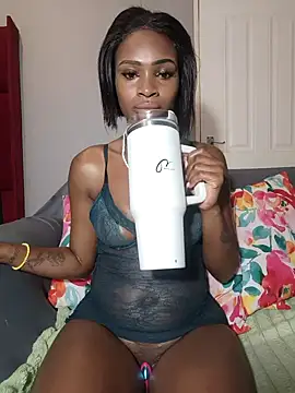 Snapshot of HoneyDropsX chatting on 29, 10, 2025 HoneyDropsX online show from 29, 10, 2025