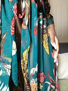 Snapshot of HoneyDropsX chatting on 11, 11, 2025 HoneyDropsX online show from 11, 11, 2025