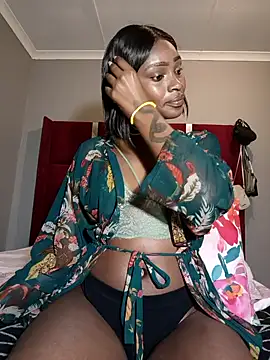 Snapshot of HoneyDropsX chatting on 4, 10, 2025 HoneyDropsX online show from 4, 10, 2025