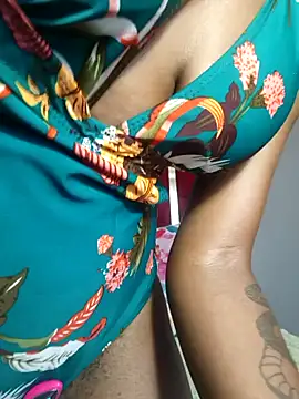 Snapshot of HoneyDropsX chatting on 10, 10, 2025 HoneyDropsX online show from 10, 10, 2025