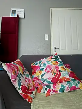 Snapshot of HoneyDropsX chatting on 12, 11, 2025 HoneyDropsX online show from 12, 11, 2025