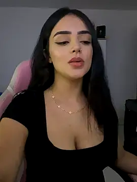 Snapshot of anniehart chatting on 8, 11, 2025 anniehart online show from 8, 11, 2025