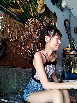 Snapshot of Little_suzy5 chatting on 10, 7, 2026 Little suzy5 online show from 10, 7, 2026