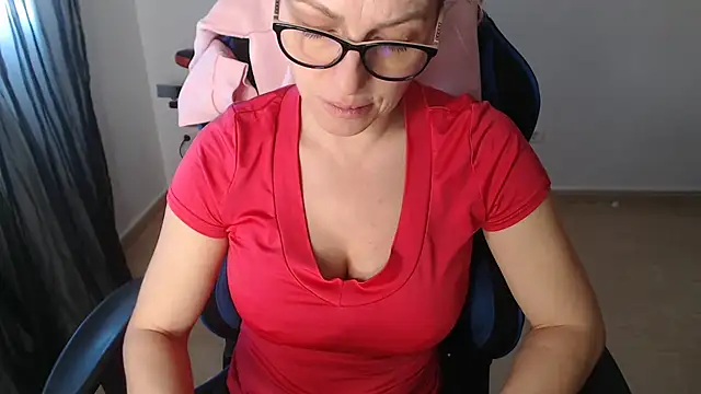 LARACRUZ30 online show from 16, 3, 2026