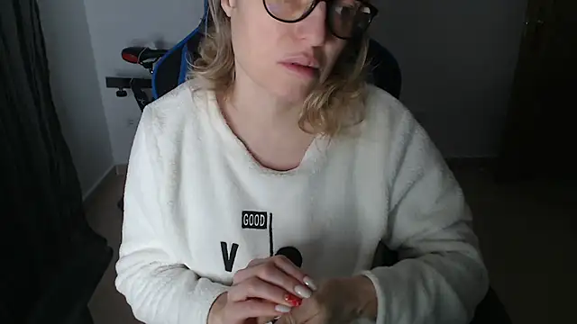 Snapshot of LARACRUZ30 chatting on 14, 2, 2026 LARACRUZ30 online show from 14, 2, 2026