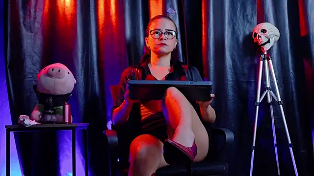 Snapshot of MistressSlut1 chatting on 4, 5, 2026 MistressSlut1 online show from 4, 5, 2026