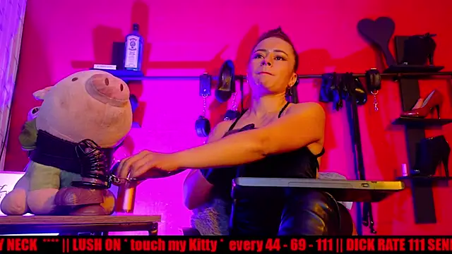 Snapshot of MistressSlut1 chatting on 27, 5, 2026 MistressSlut1 online show from 27, 5, 2026