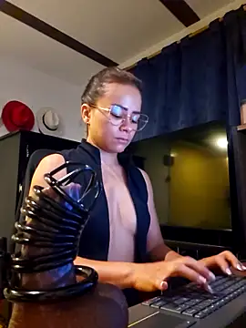 Snapshot of MistressSlut1 chatting on 3, 3, 2026 MistressSlut1 online show from 3, 3, 2026