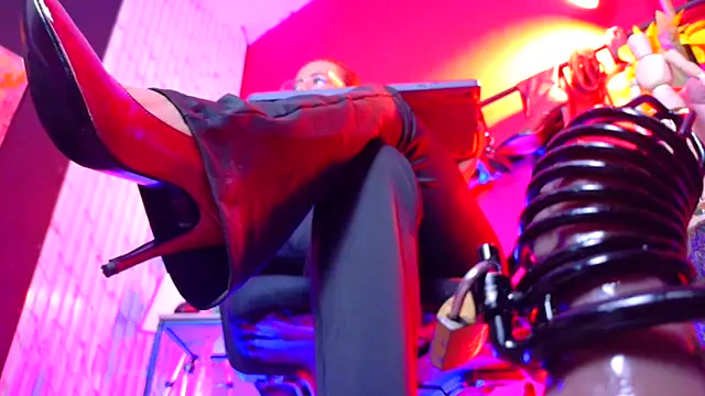 Snapshot of MistressSlut1 chatting on 10, 4, 2026 MistressSlut1 online show from 10, 4, 2026