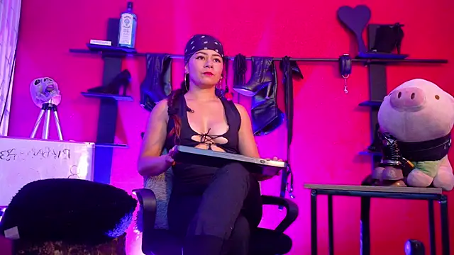 Snapshot of MistressSlut1 chatting on 23, 5, 2026 MistressSlut1 online show from 23, 5, 2026