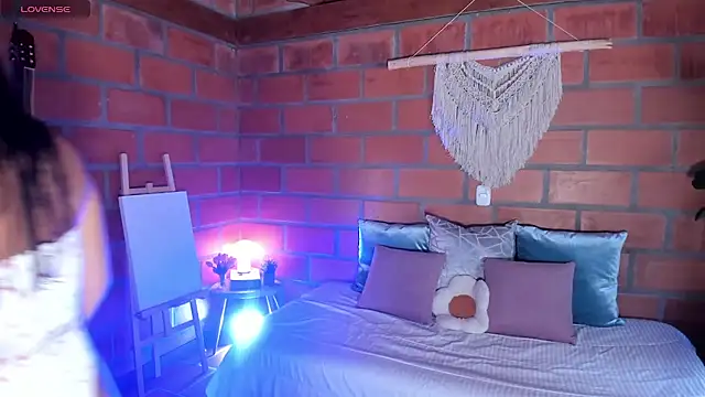 Snapshot of RouseColins chatting on 7, 1, 2026 RouseColins online show from 7, 1, 2026