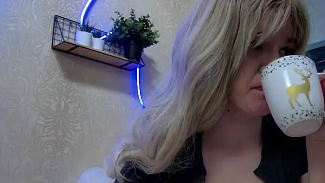 Bunny Jolly online show from 9, 11, 2025