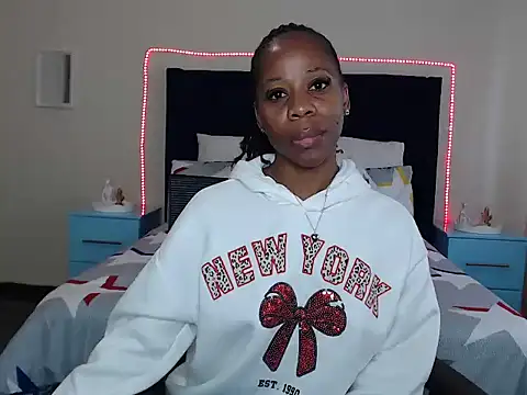 QUEENMANDYY online show from 14, 4, 2026