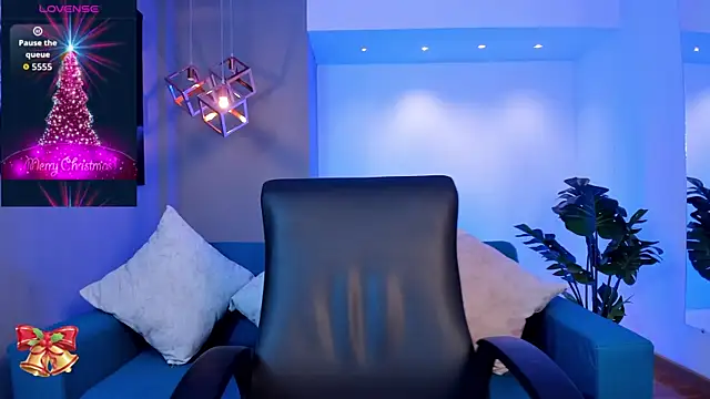 miataylorr1 online show from 4, 12, 2025