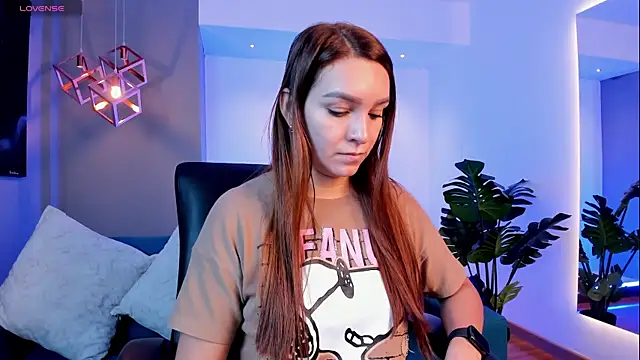 miataylorr1 online show from 27, 4, 2026