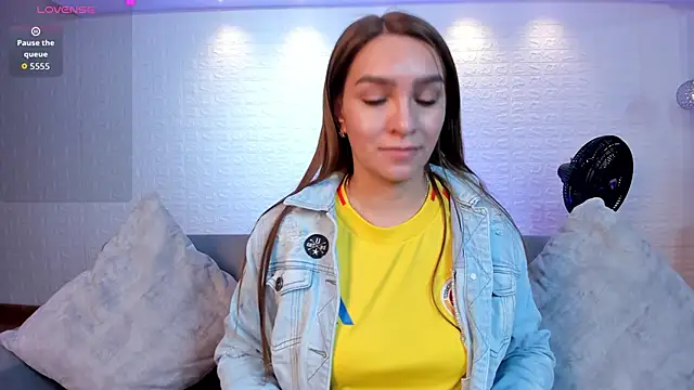 miataylorr1 online show from 9, 9, 2025