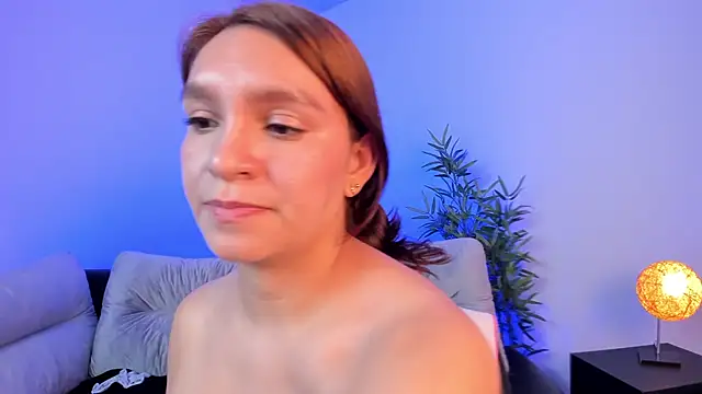 miataylorr1 online show from 25, 2, 2025