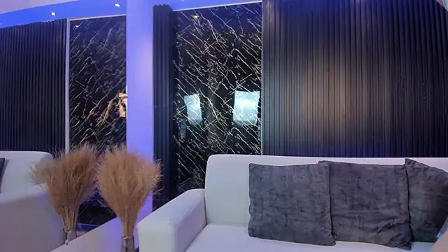 miataylorr1 online show from 21, 2, 2025