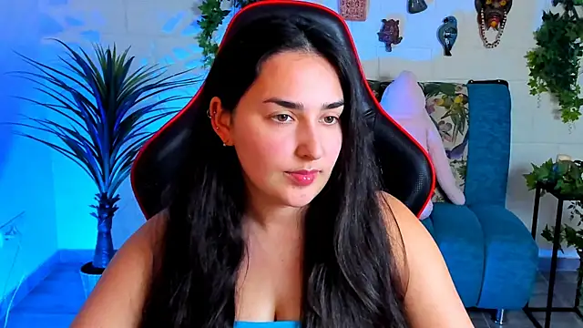 Snapshot of CeceliaJohnson chatting on 11, 3, 2025 CeceliaJohnson online show from 11, 3, 2025