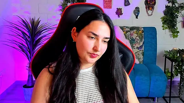 Snapshot of CeceliaJohnson chatting on 5, 3, 2025 CeceliaJohnson online show from 5, 3, 2025