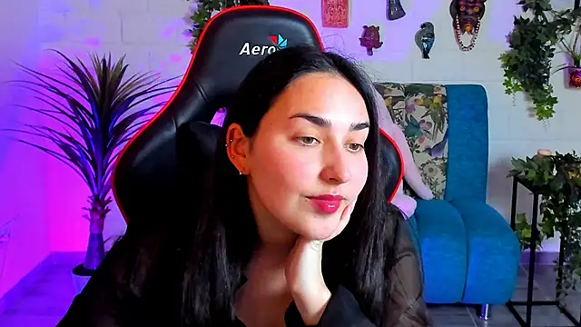 Snapshot of CeceliaJohnson chatting on 4, 3, 2025 CeceliaJohnson online show from 4, 3, 2025