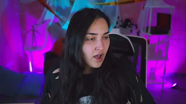 Snapshot of CeceliaJohnson chatting on 4, 11, 2025 CeceliaJohnson online show from 4, 11, 2025