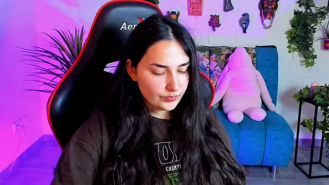 Snapshot of CeceliaJohnson chatting on 18, 3, 2025 CeceliaJohnson online show from 18, 3, 2025