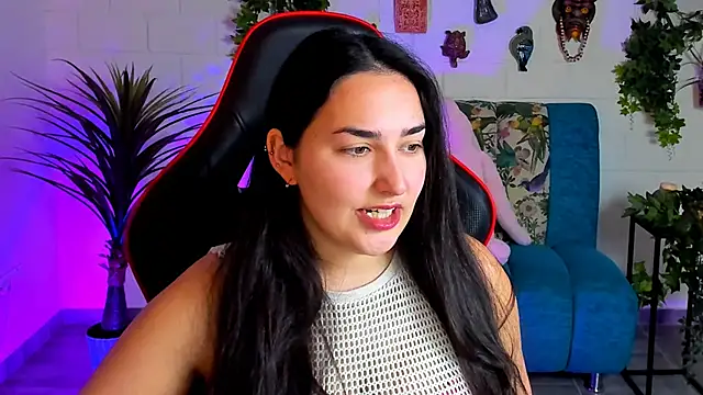 Snapshot of CeceliaJohnson chatting on 5, 3, 2025 CeceliaJohnson online show from 5, 3, 2025