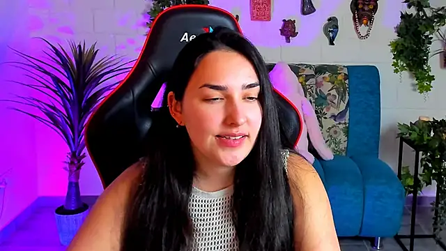 Snapshot of CeceliaJohnson chatting on 5, 3, 2025 CeceliaJohnson online show from 5, 3, 2025