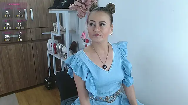 magenta maturr online show from 15, 12, 2025