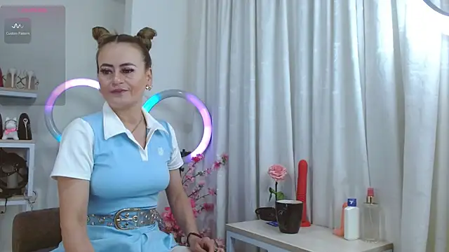 magenta maturr online show from 13, 9, 2025