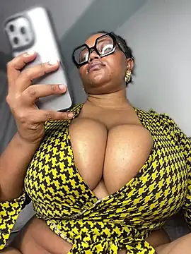 Snapshot of Hyra_Ari chatting on 10, 7, 2026 Hyra Ari online show from 10, 7, 2026