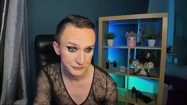 Cristal Connors online show from 17, 12, 2024