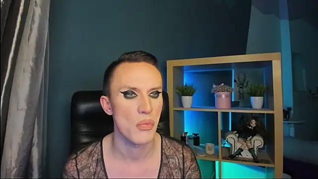 Cristal Connors online show from 16, 12, 2024