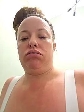 julimonroe online show from 15, 4, 2026