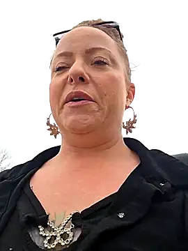 Snapshot of julimonroe chatting on 2, 2, 2026 julimonroe online show from 2, 2, 2026