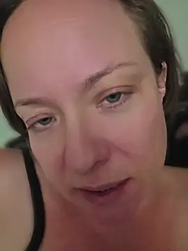 Snapshot of julimonroe chatting on 6, 7, 2026 julimonroe online show from 6, 7, 2026