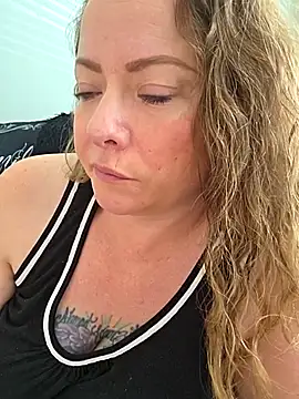 Snapshot of julimonroe chatting on 21, 2, 2026 julimonroe online show from 21, 2, 2026