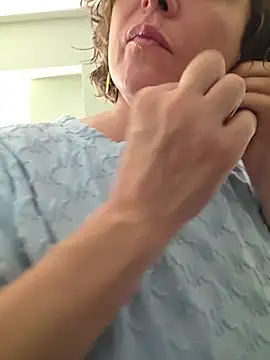 Snapshot of julimonroe chatting on 18, 6, 2026 julimonroe online show from 18, 6, 2026