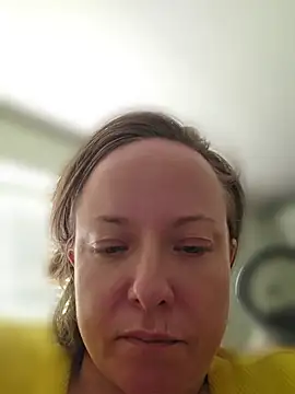 Snapshot of julimonroe chatting on 12, 7, 2026 julimonroe online show from 12, 7, 2026