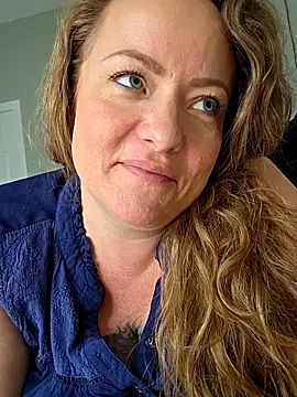 julimonroe online show from 18, 4, 2026