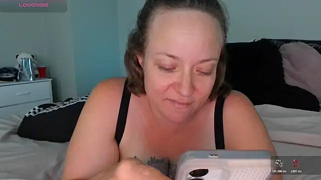 Snapshot of julimonroe chatting on 18, 7, 2026 julimonroe online show from 18, 7, 2026