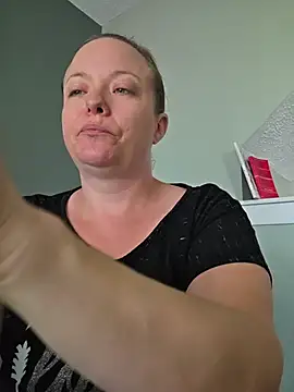 Snapshot of julimonroe chatting on 16, 7, 2026 julimonroe online show from 16, 7, 2026