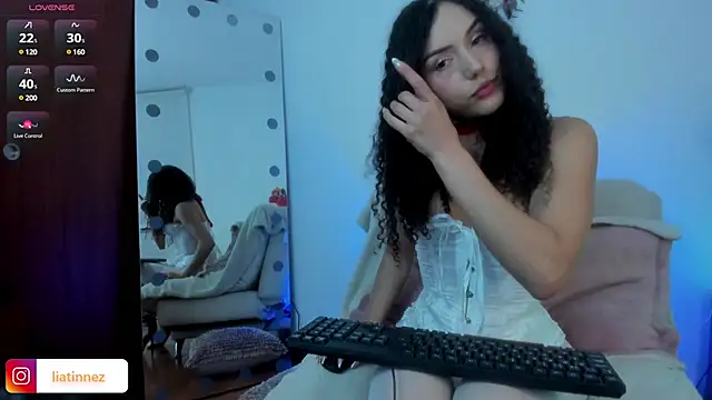 Lia Tinez online show from 5, 2, 2025